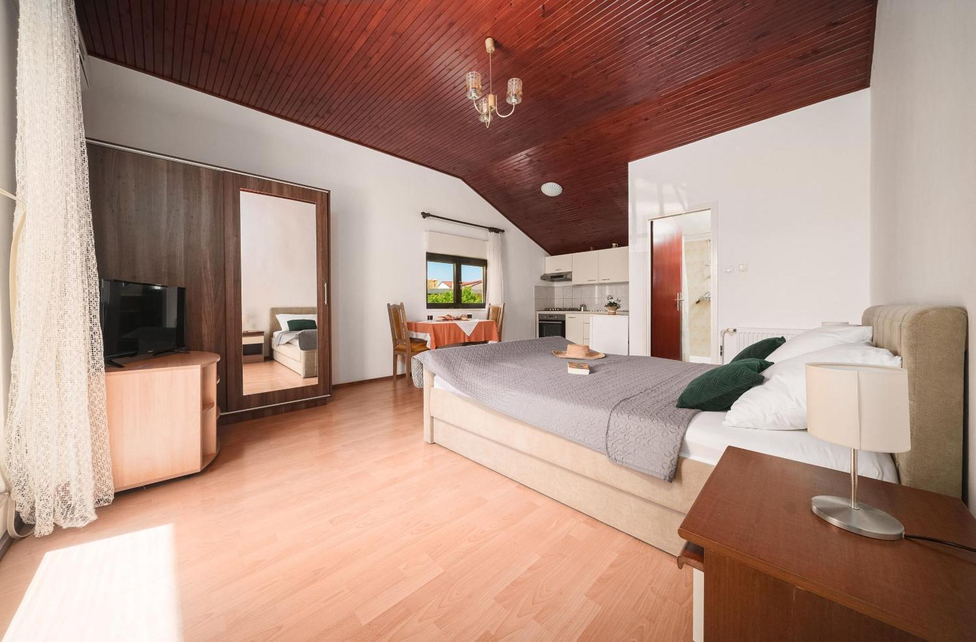 Apartment And Rooms Mrkovic Vodice Exterior photo