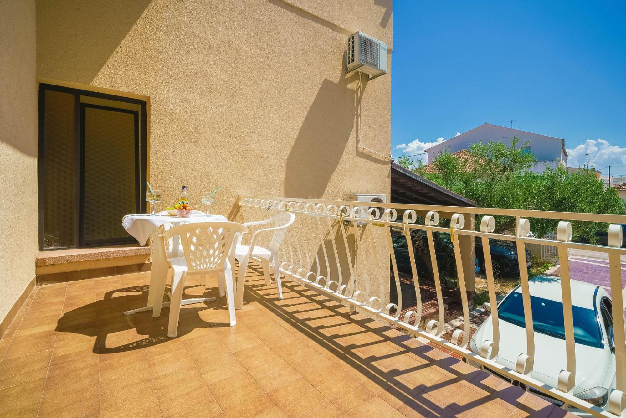 Apartment And Rooms Mrkovic Vodice Exterior photo